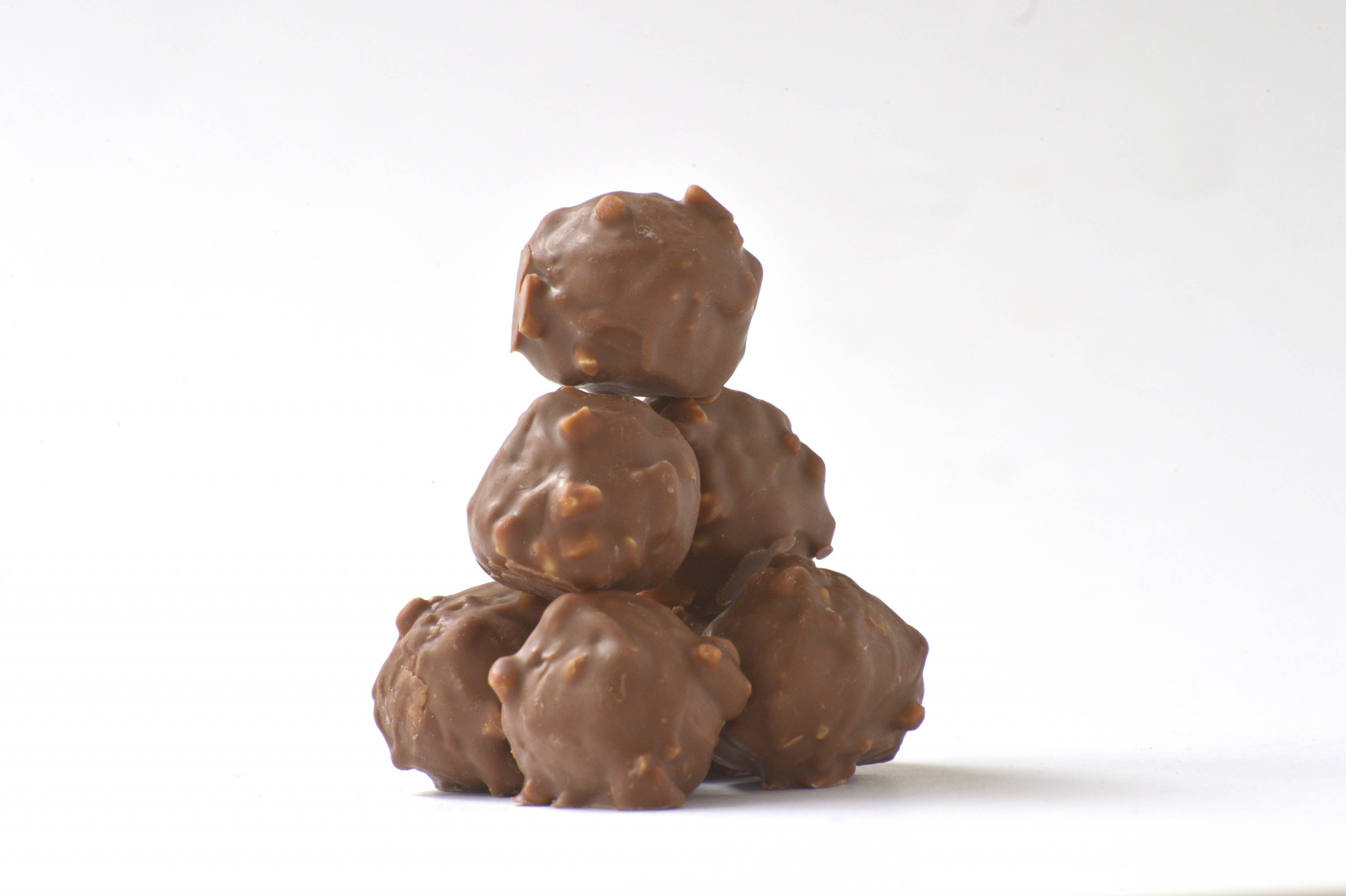 Chocolaterie Berton / Omegachoco - Vendita all'ingrosso Dolci ricoperti di cioccolato - Praline Rocher al Latte Biologiche all'Ingrosso per Kg