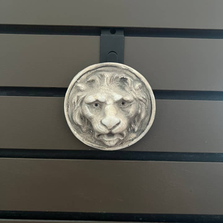 Masterpiece Studio - Wholesale Plaque - Small Round Lion Medallion Wall Plaque (PL11)3