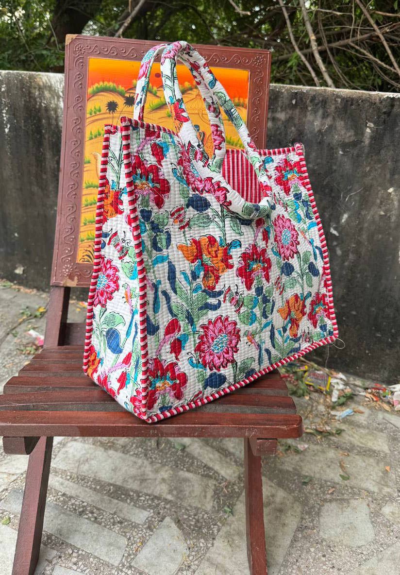 Bhawana Handicrafts - Wholesale Draagtas - Dames - Met de hand bedrukte omkeerbare draagtas met bloemen Handgemaakte gewatteerde tas0