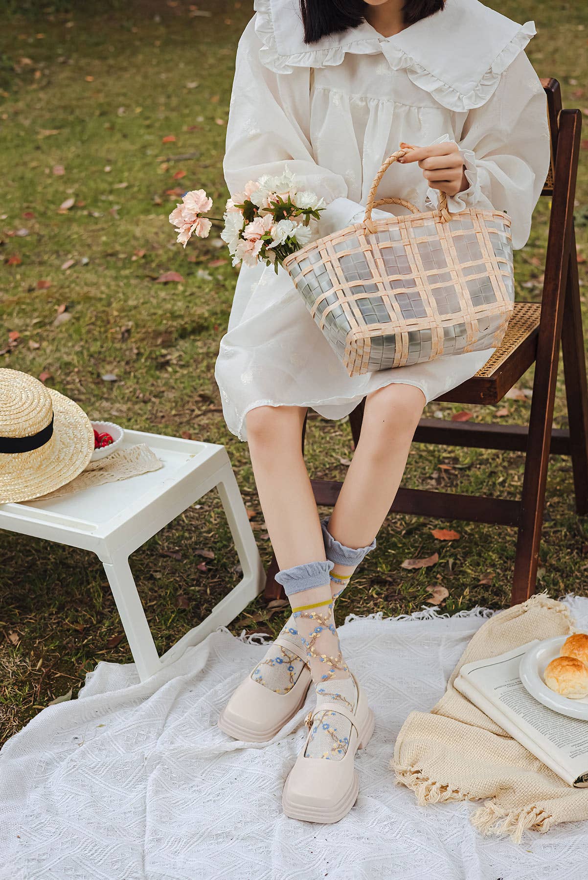 Sheer socks with blue flowers 💙🌼 for wholesale on Faire1