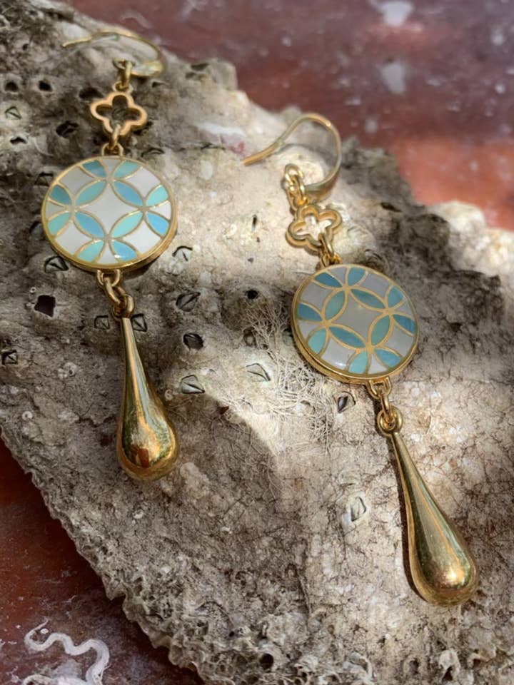 Vergulde Oorbellen met Emaille "Dido" voor wholesale door SIBYLLADELPHICA