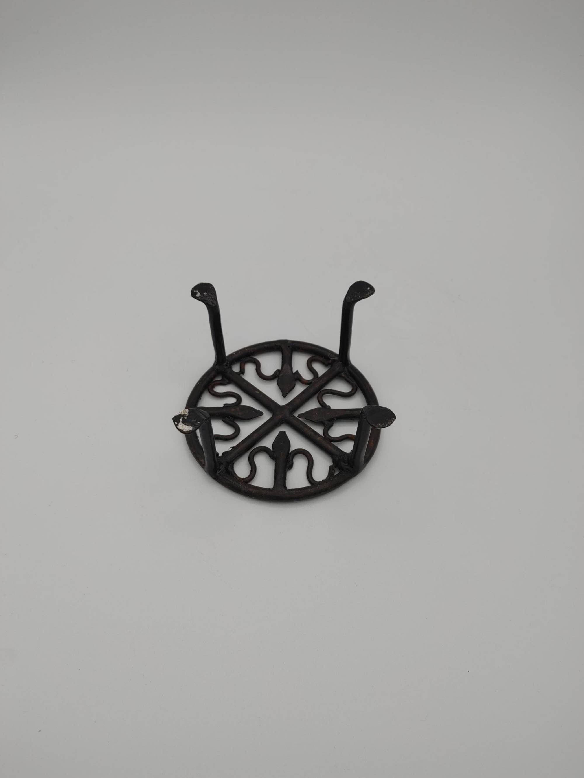 Asia West - Vendita all'ingrosso Portavasi - Supporto per piante rotondo in ferro battuto da 4»6