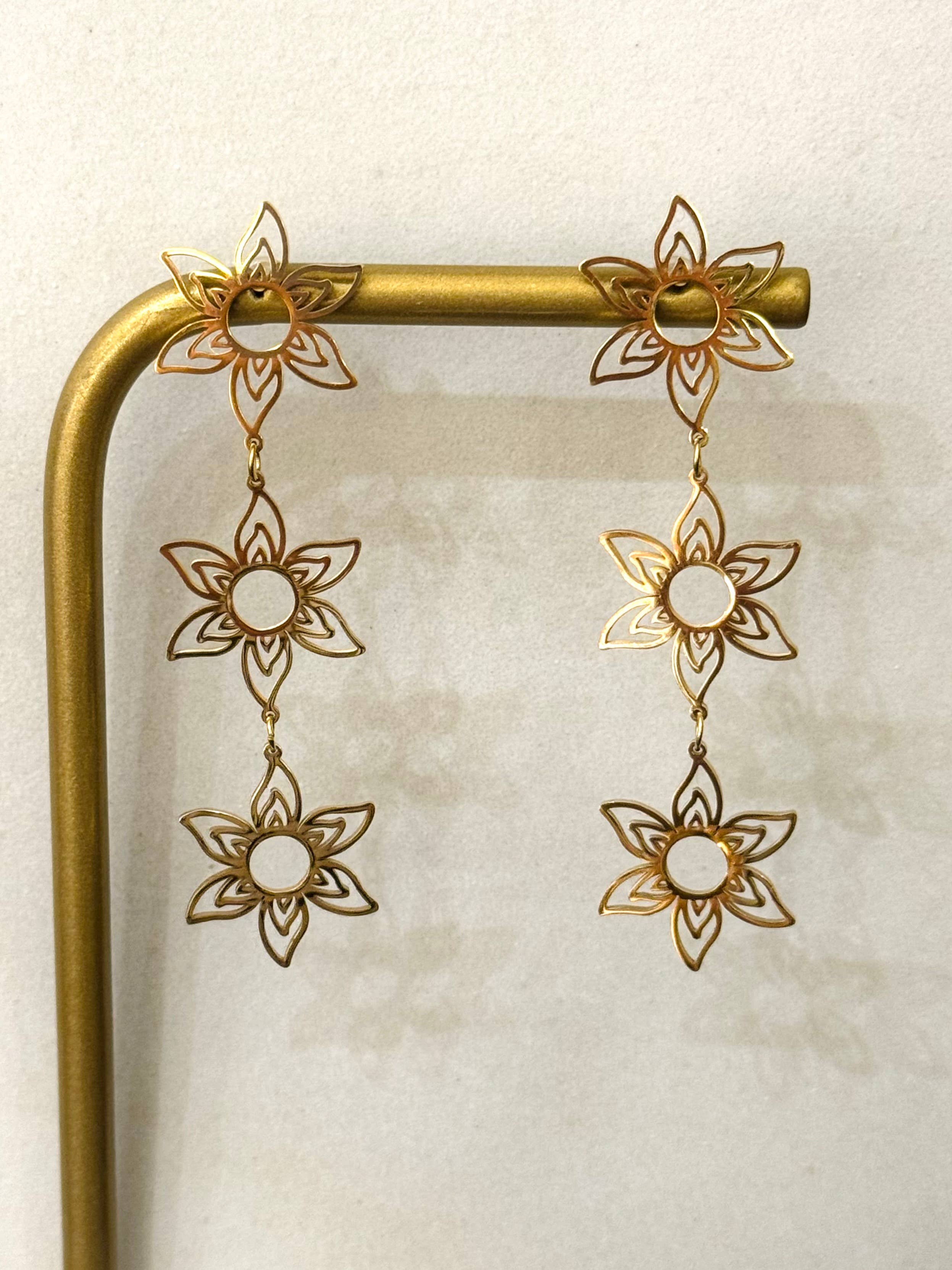 Cassette Barcelona - Wholesale Dangle Earrings - Lotus Floral Dangle Earrings 0