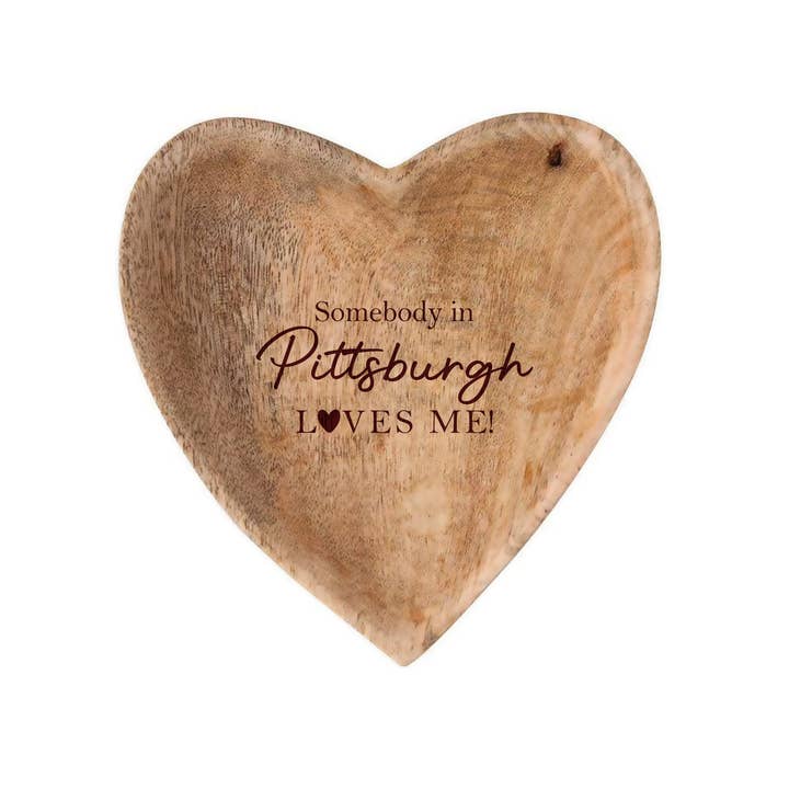 Alguien en Pittsburgh me ama - Plato de corazón de madera para venta al por mayor de Gifted Hands Gifts