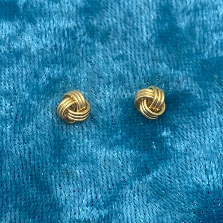 18k gold vermeil small knot post stud earring for wholesale by Elizabeth Jewelry