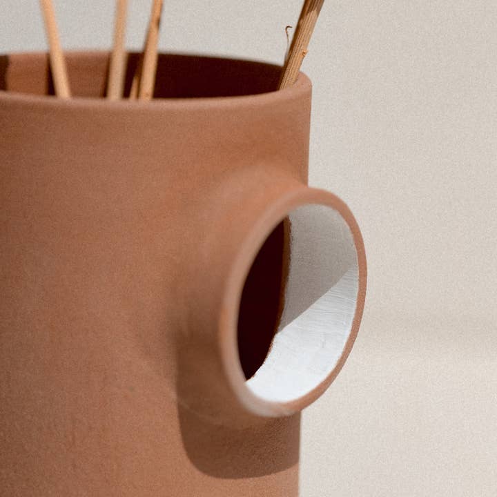 Claycraft - Wholesale Vaas - Handgemaakte minimalistische open terracotta keramische vaas3