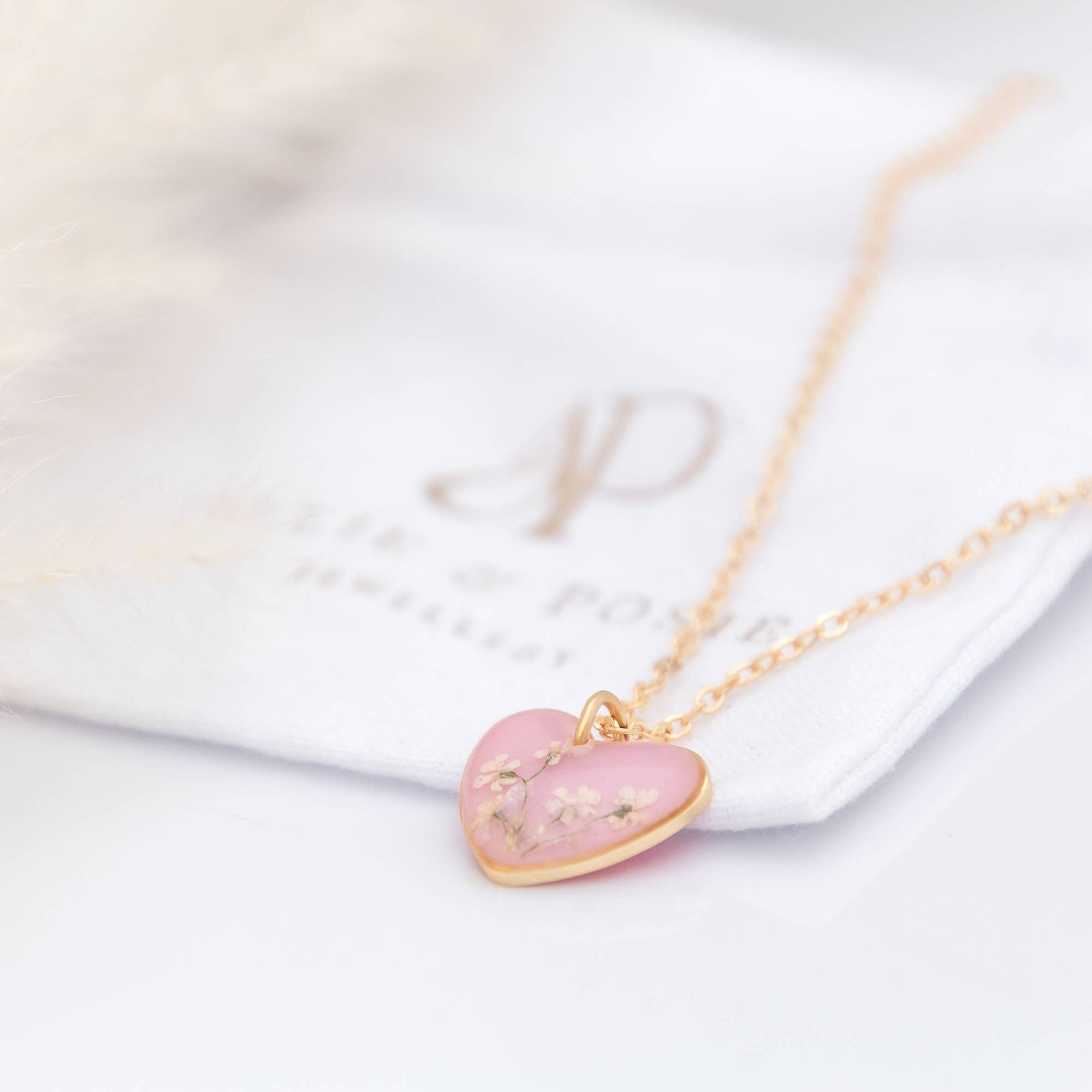 Allie and Posie - Wholesale Pendant/Charm Necklace - Light pink heart necklace with white real flowers in resin2