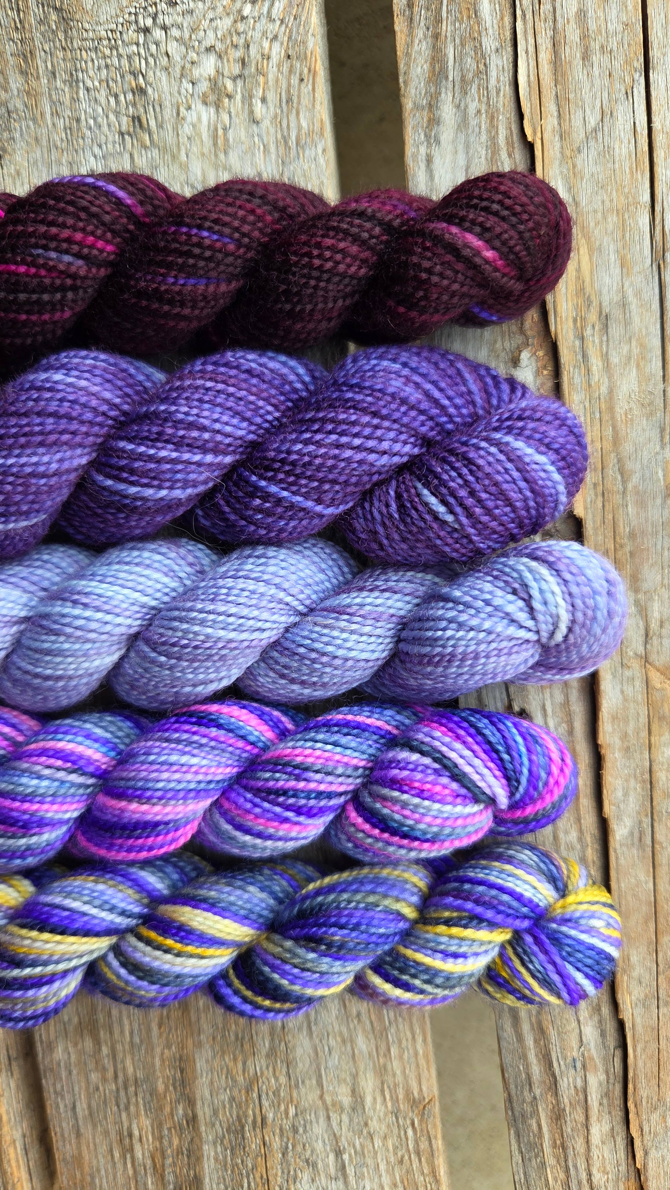 Koigu Wool Designs - Vente Fils à tricoter - Boîtes de Peinture de Fleurs Provinciales (ensembles de mini-écheveaux)1