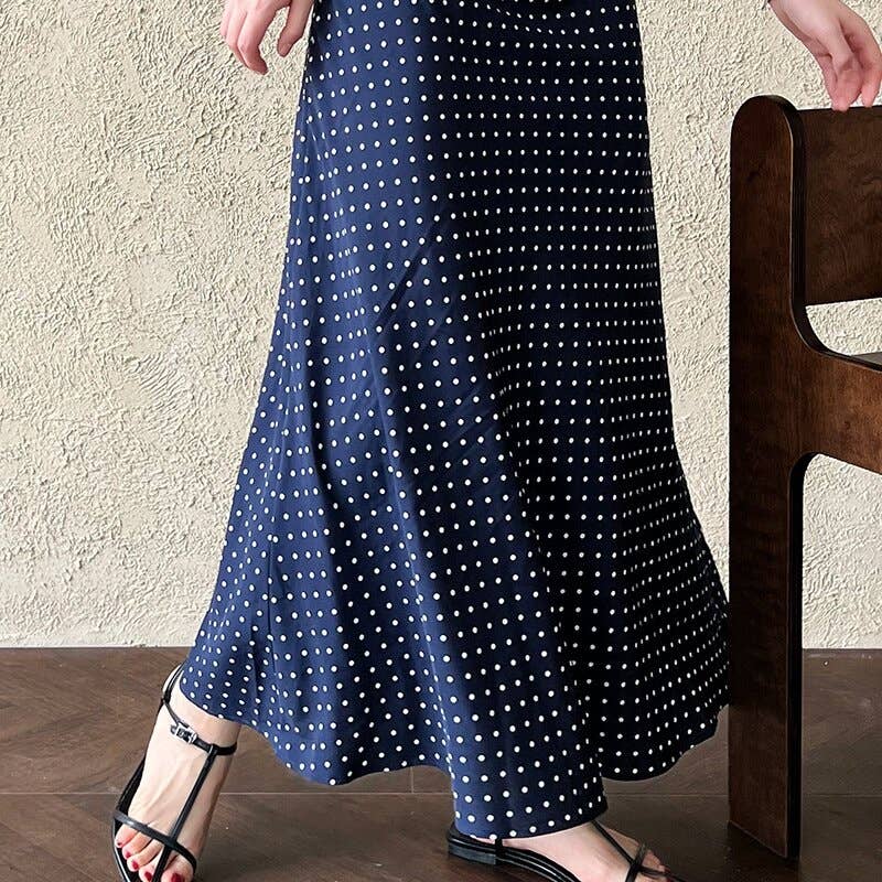 MARINBLÅ V-ringad klänning med spetskant och prickar för wholesale på Faire4