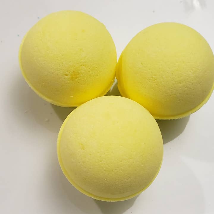 Banana Berry Scented Bath Bomb with Hidden Toy for wholesale by Fizz Bizz