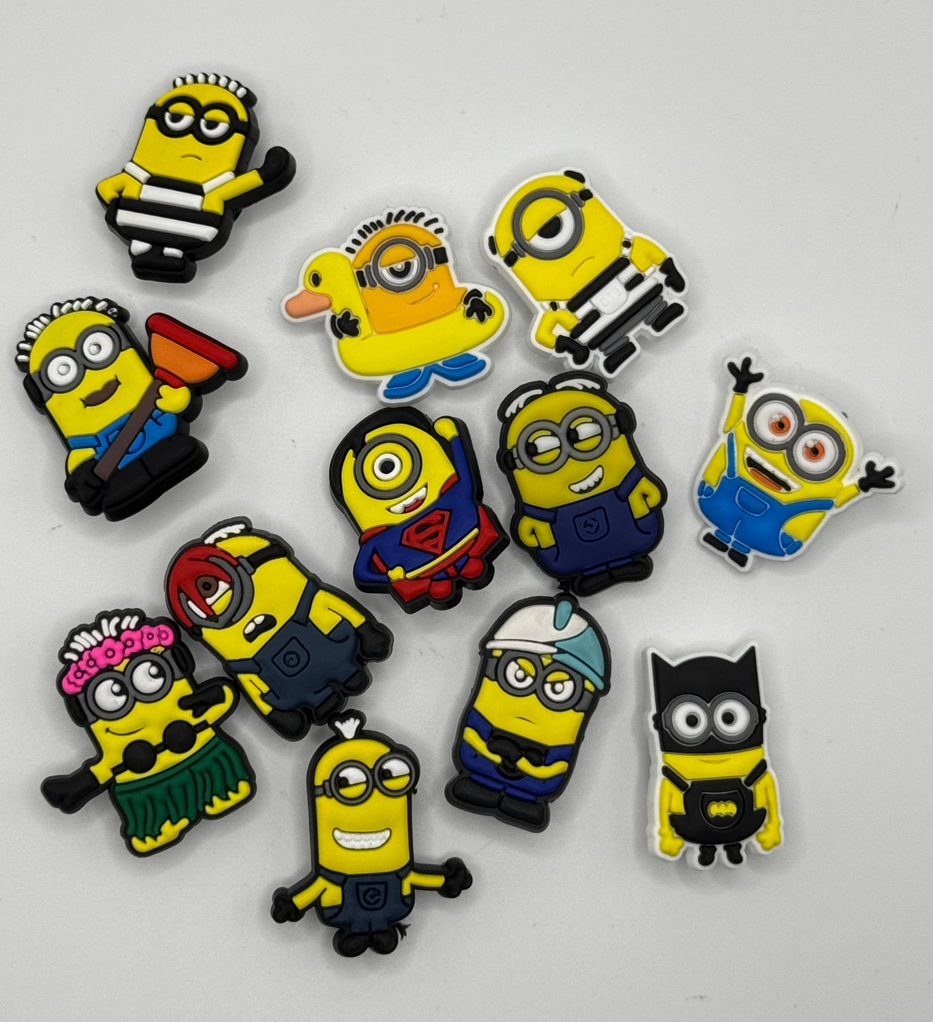 Stilnati - Venta al por mayor Accesorio de calzado - Unisex - 12 piezas de dijes para zapatos de Minions Despicable Me clips amarillos conjunto9