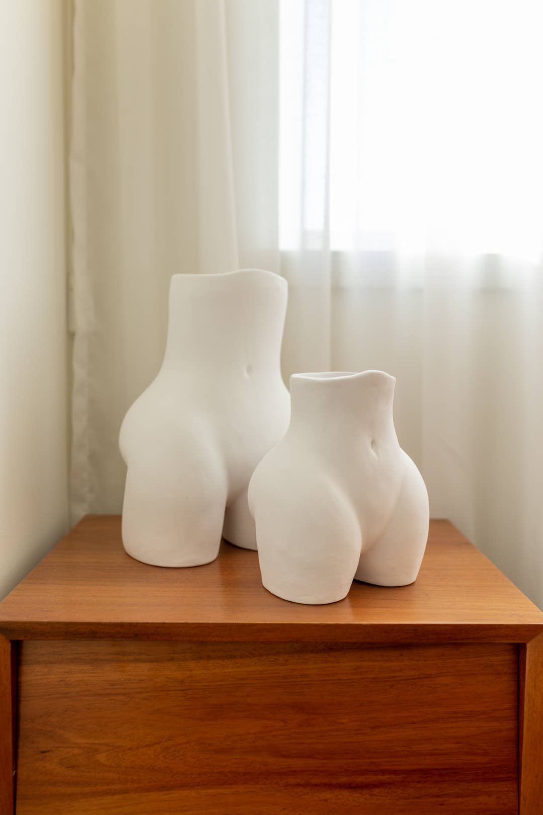 OITO Atelier – Großhandel Vasen – Nude Mini Vase aus Keramik0