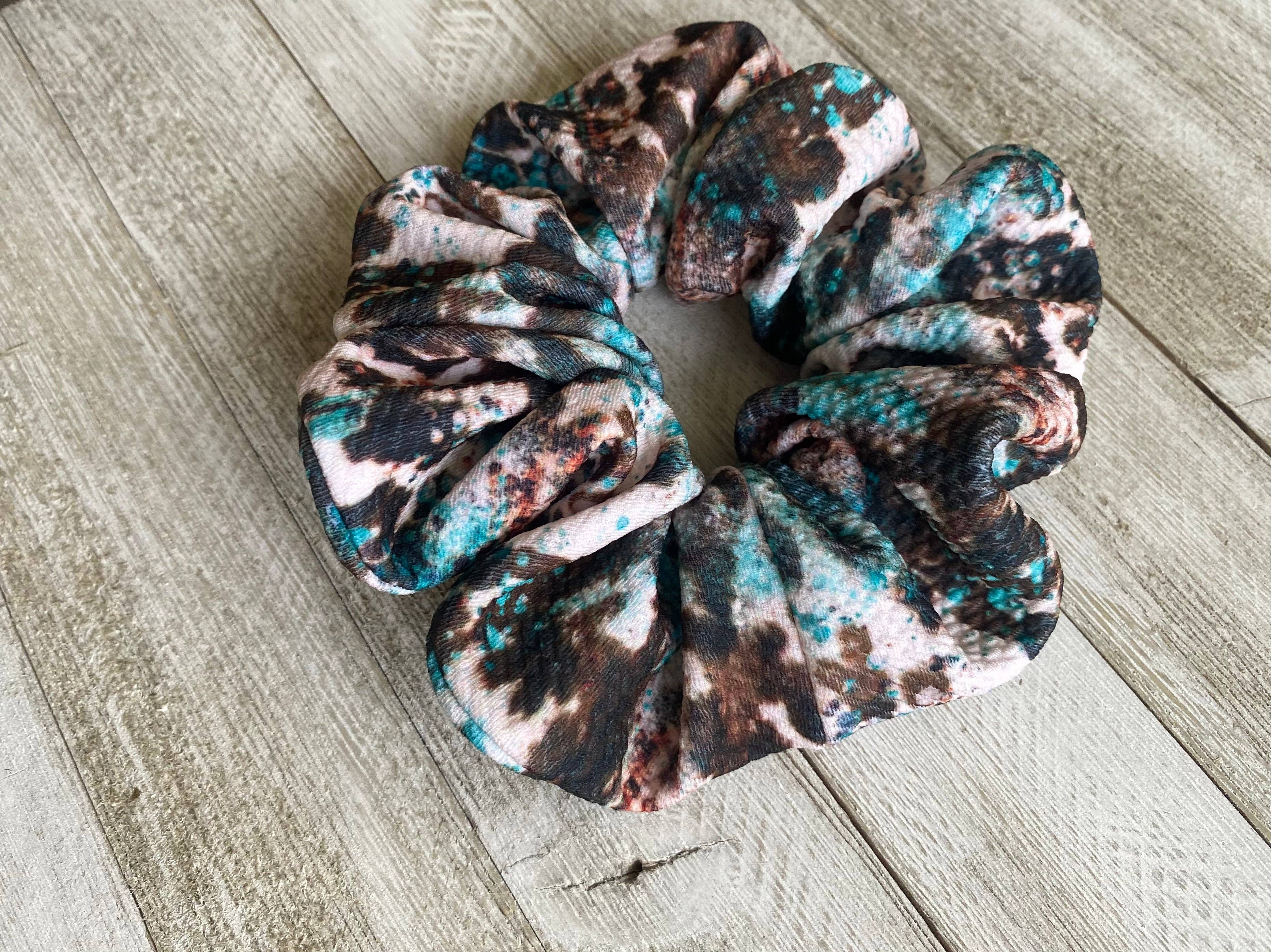 Valley Girl Co. - Vente Chouchou – femme - Grand chouchou bleu moucheté à motif de vache2