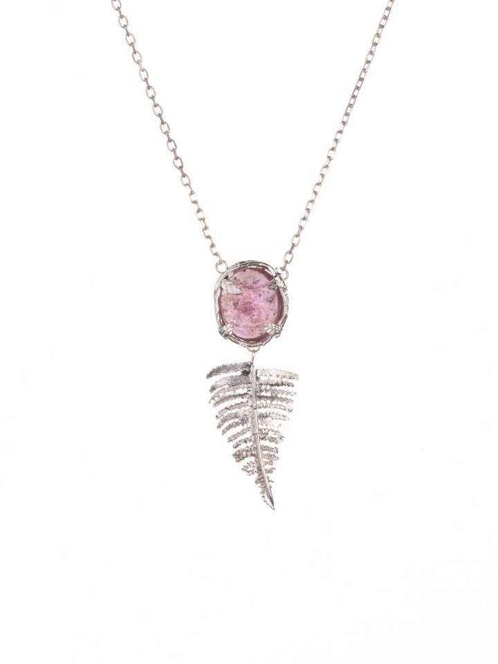 Collier Nid Botanique avec Goutte de Fougère et pierre précieuse labradorite, cyanite ou rubis pour la vente par Amanda Coleman Jewelry