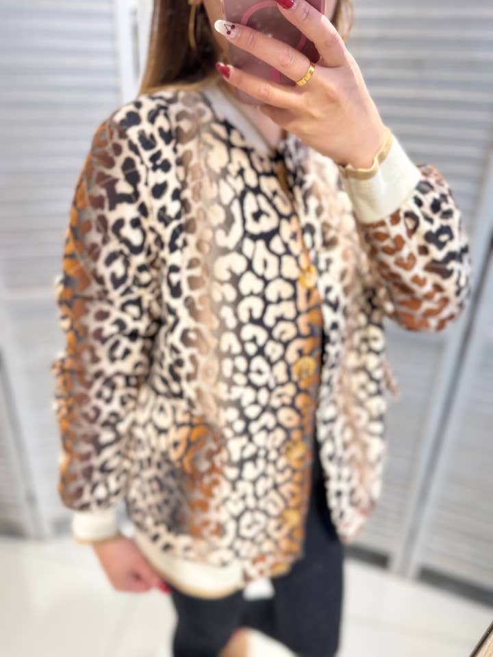 VICTORIA&ISAAC - Wholesale Jacket - Women's - Jazzy Printed Zip-Up Jacket - gia069multichoco1