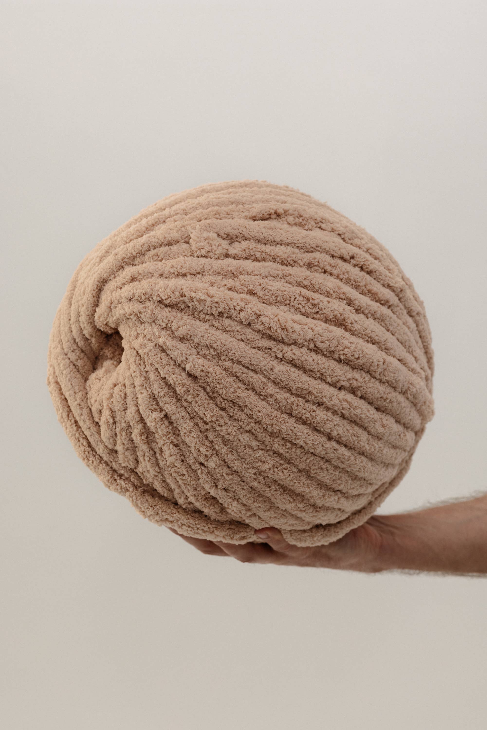 woolexperts - Wholesale Yarn - 1KG Chenille yarn Giant Puffy plush yarn for arm knittingĀ