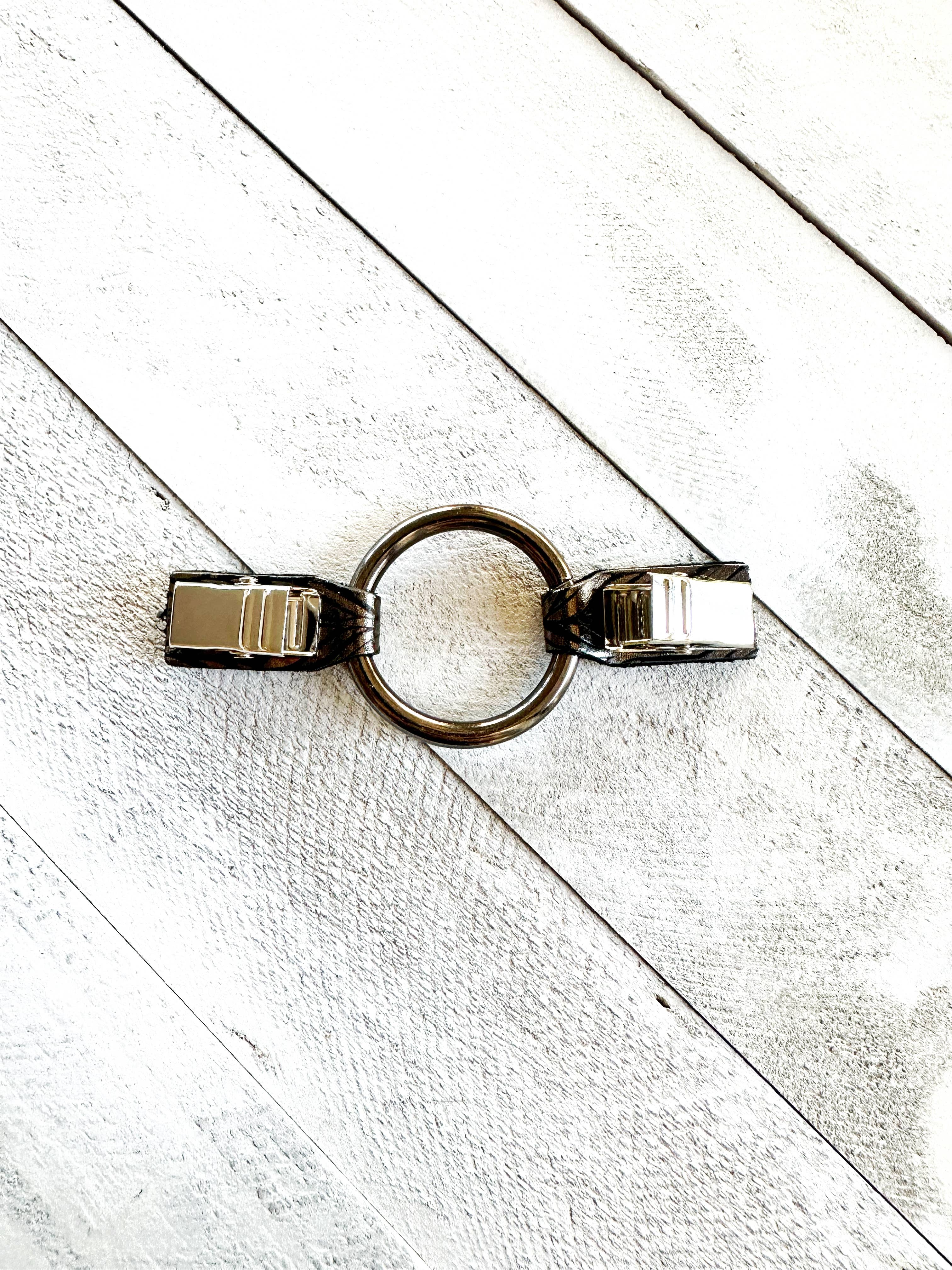 KardiKlips - Wholesale Belt - Unisex - Cinch Clip for Clothes Black w/ Silver Leather Scarf Clasp3