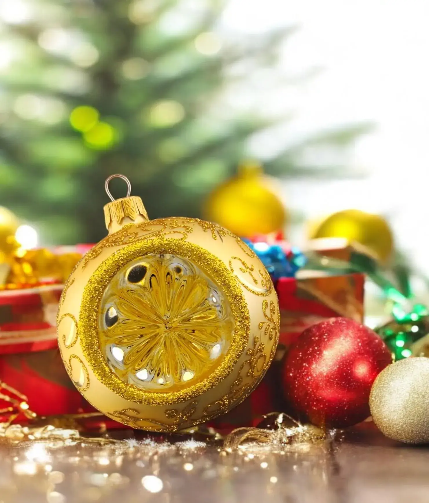 Glass by Iness - Wholesale Ornament - Gold Blown Glass Ornament - Gold Refractor1