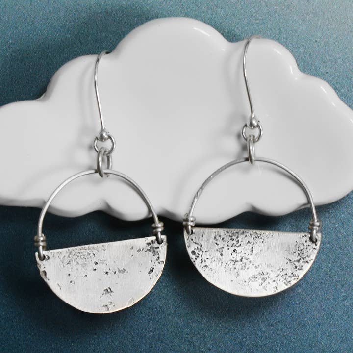 Créoles en argent Horizon pour la vente par Pure Impressions Design