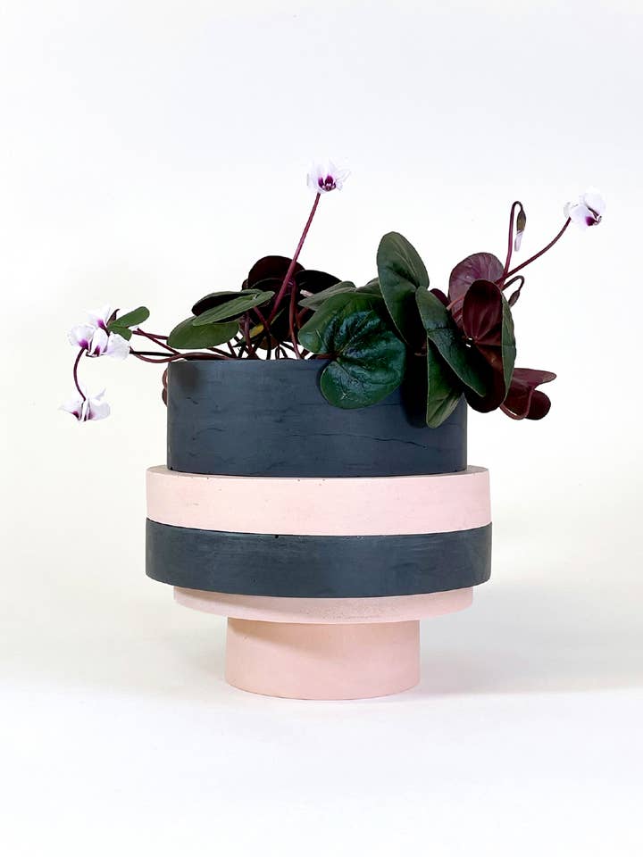 Grand pot Totemico, noir et rouge pour la vente par Casa Mescla