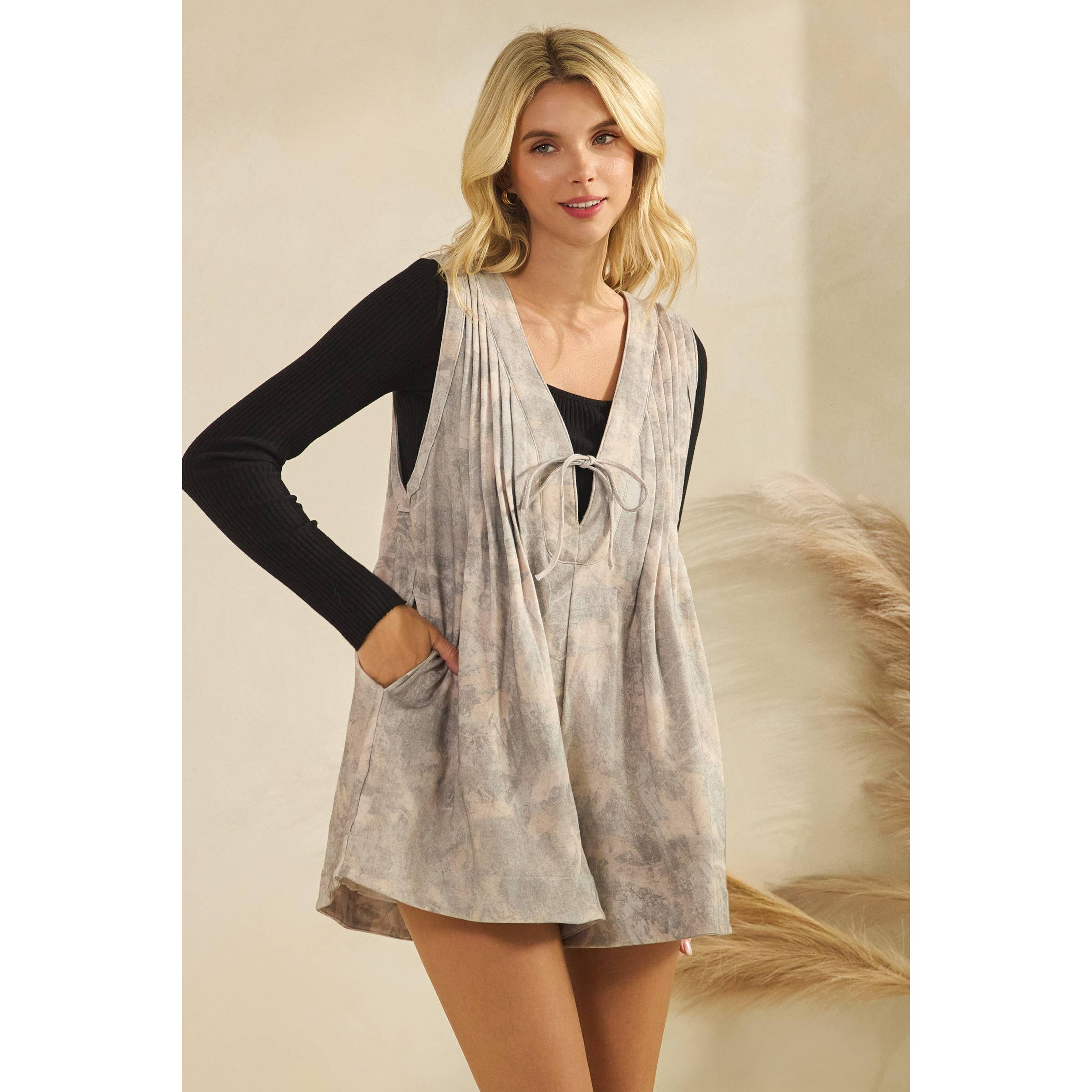 Veveret - Wholesale Romper - Women's - Printed French Terry Sleeveless V Neck Romper3