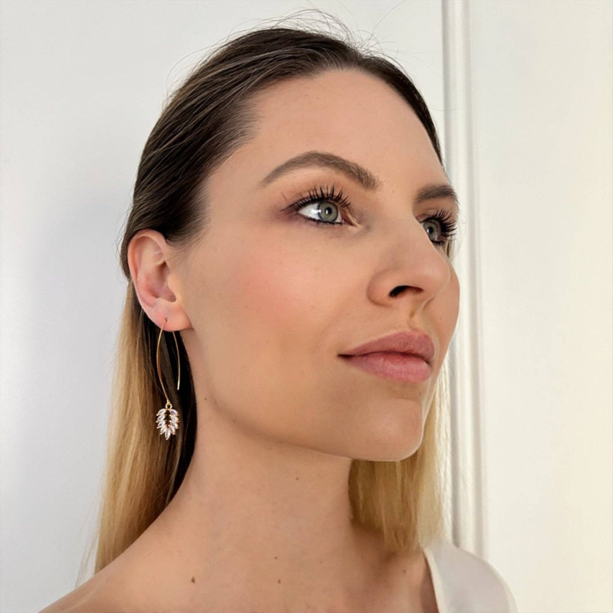 DUESTELLE ITALIA - Wholesale Dangle Earrings - REA - Long Leaf Drop Earrings with Zirconia3