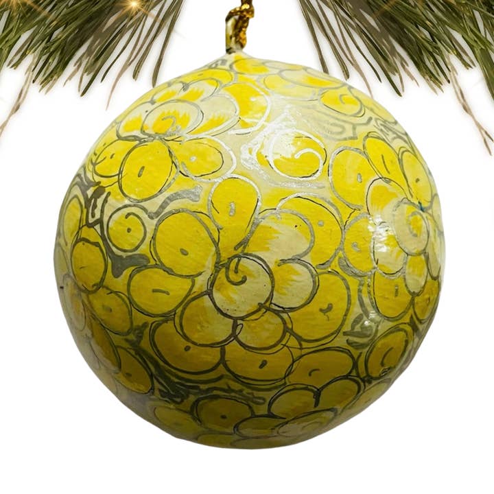 Inde | Papier mâché | Jaune | Ornement pour la vente par Beautifully Made Fair Trade