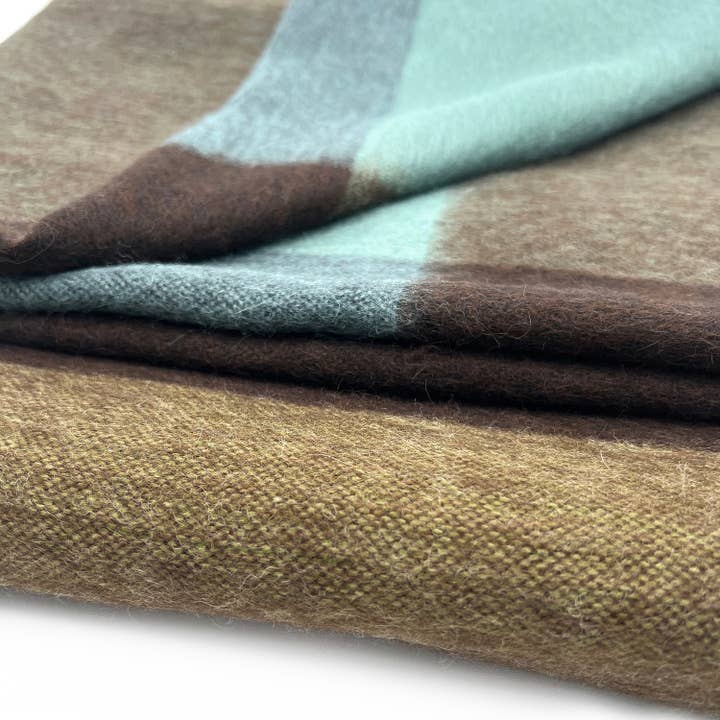 Shupaca Alpaca - Wholesale Throw blanket - Alpaca Throw Blanket - Mosswood3