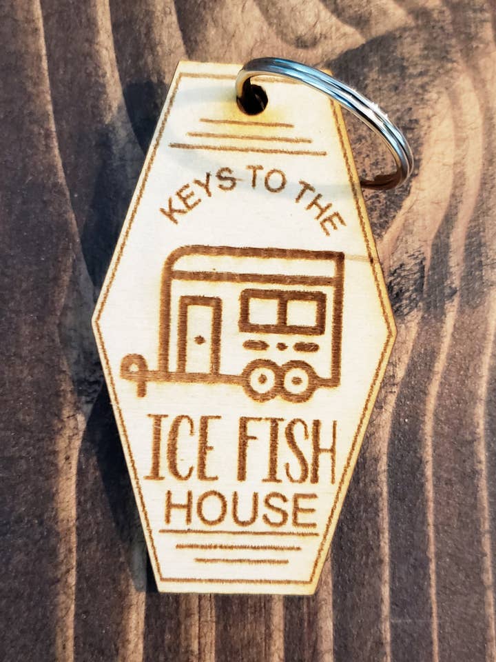 Nøgler til Ice Fish House, Træ Nøglering, Nøglering Tilbehør, Ice Castle, Isfiskeri, Fish House for engroshandel hos Little North Boutique