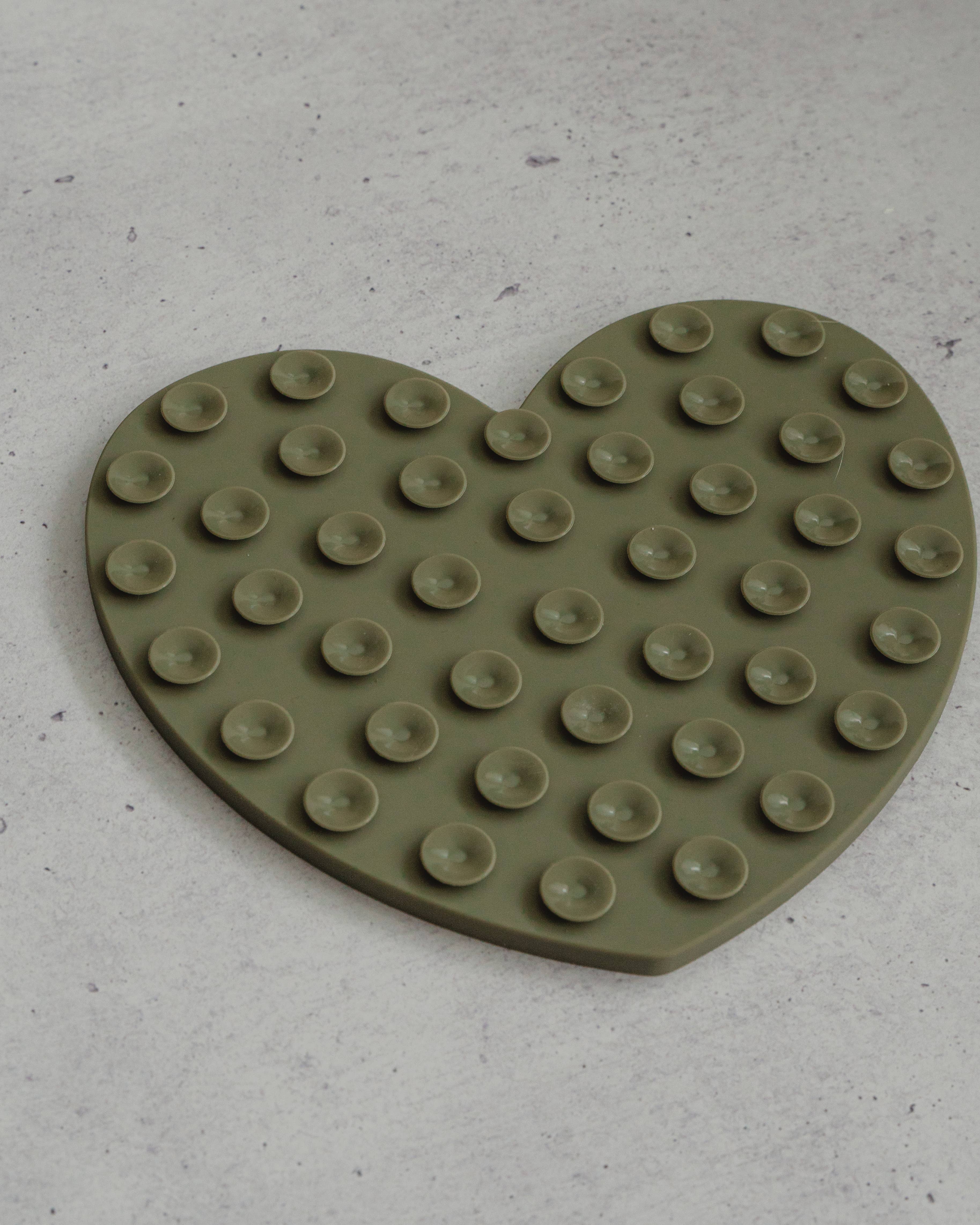 dexypaws - Wholesale Pet Food Mat - Dog - Green Heart Shaped Enrichment Lick Mat3