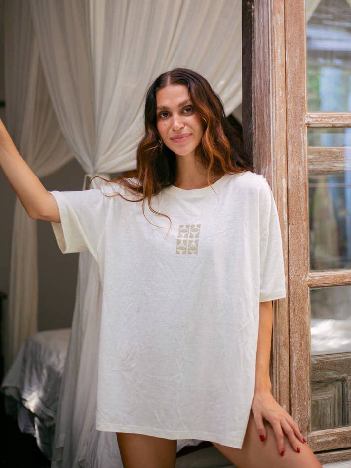 Hobo and Hatch - Wholesale T-shirt – women's - Resort Tee // Natural3