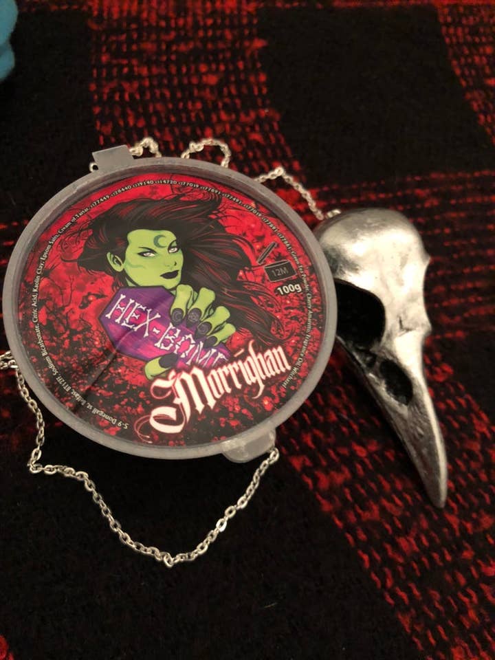 Bomba de Banho Metálica Vermelho & Preto Morrighan com Sabonete de Uso Único por atacado de Hexbomb ltd