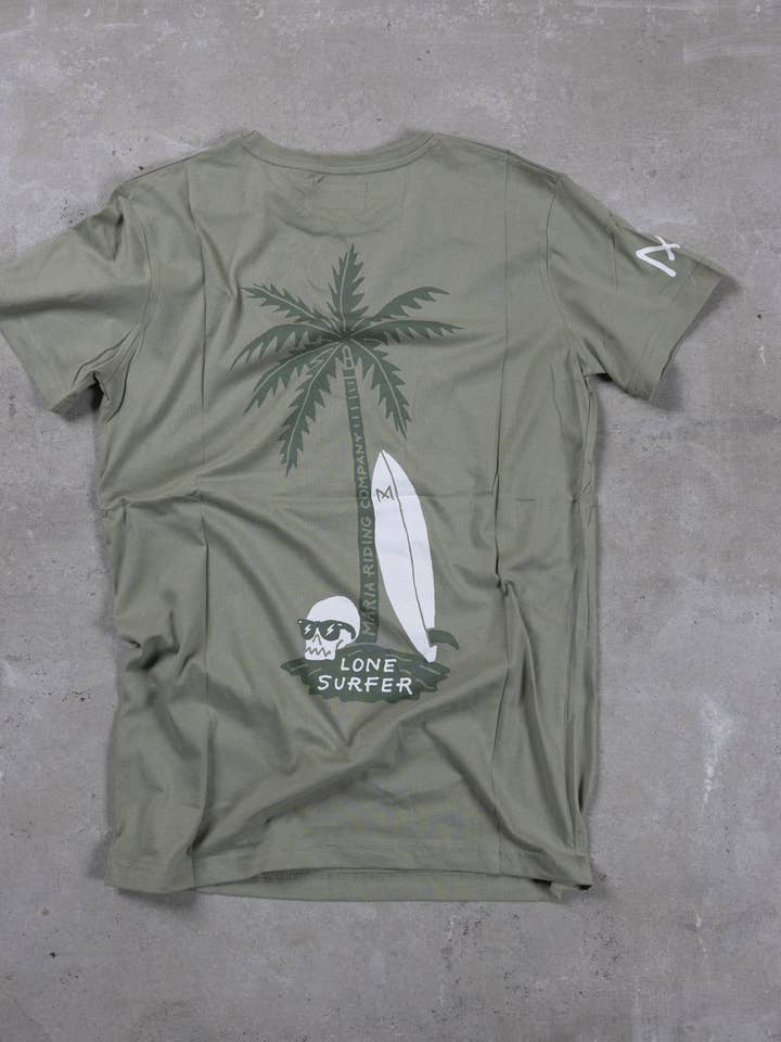 T-Shirt - Lone Surfer - Olivgrün für den Großhandel von Maria Riding Company