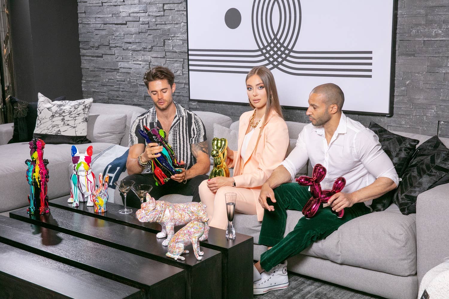 Interior Illusions Plus – Escultura por atacado – Escultura Expressionista Pintada em Bulldog c/ óculos - 14" altura11