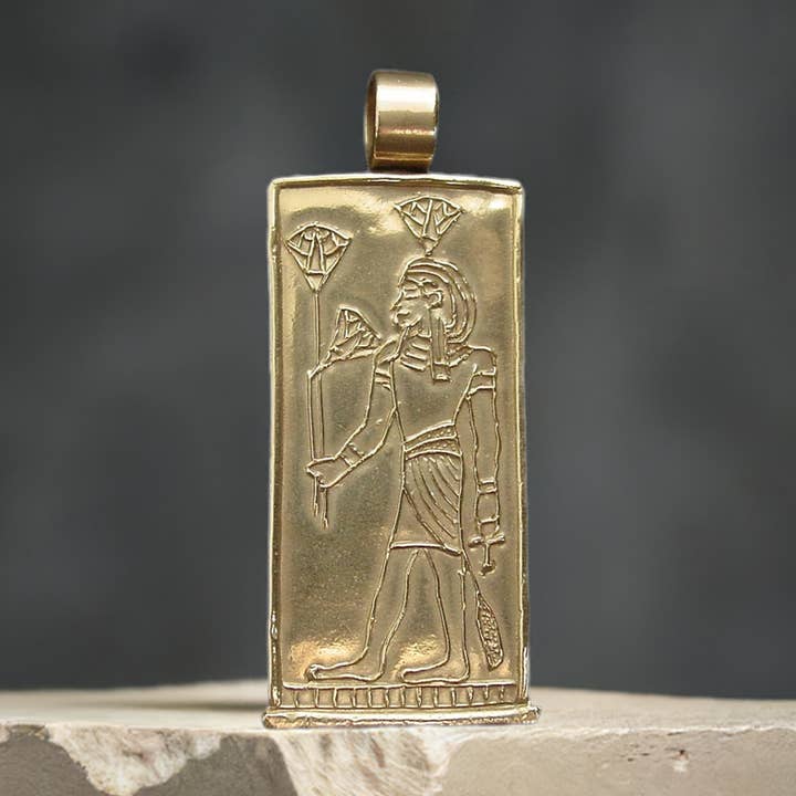 Pendentif Nefertem - Lotus égyptien, dieu du parfum pour la vente par Vis a Vis Jewelry