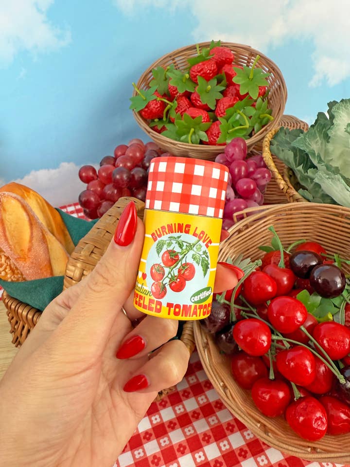 Bocal de tomates en conserve pour la vente par A Shop of Things