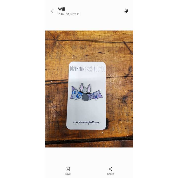 Sasafras Fladdermus Emaljpin för wholesale av Drumming Beetle