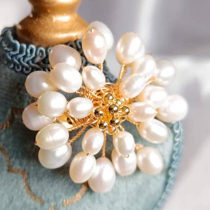 ChrysanthéMum D'Or - Brooch In Handmade White Pearls for wholesale by Pompon La Tulipe