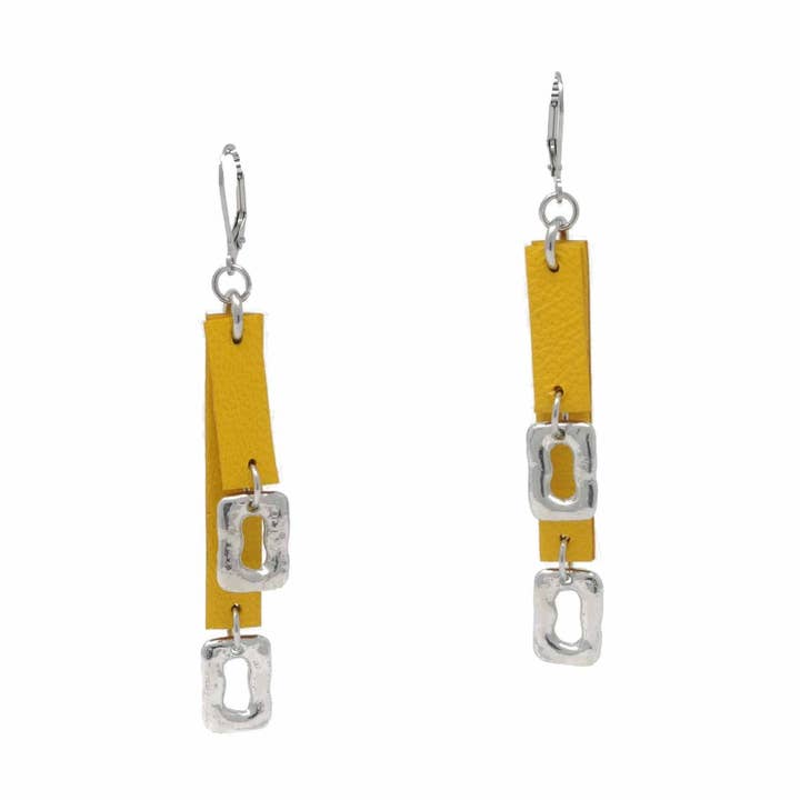 Boucles d'oreilles en cuir double et petite bague avec boucles d'oreilles jaunes pour la vente par Sobo & Co Jewellery