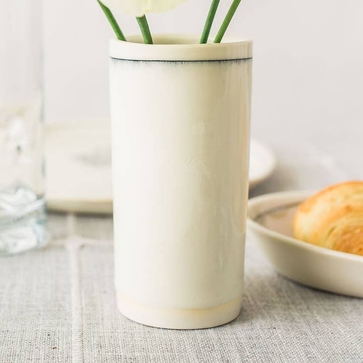 Høj vase - Simple Line Collection for engroshandel hos Nicole Aquillano