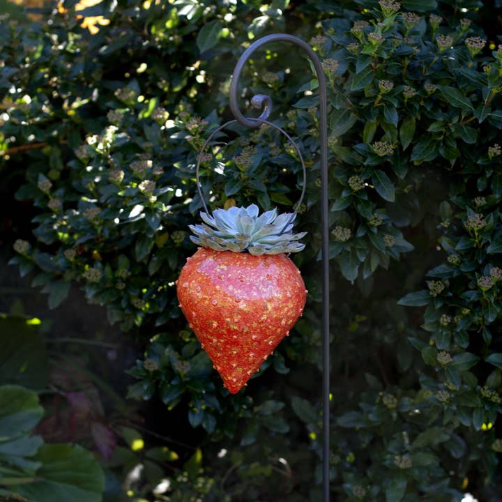 Large Succulent Ceramic Strawberry for wholesale by Elena Milani Arti visive e Design