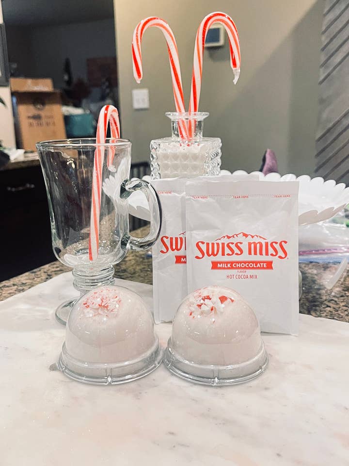 Hot Drink Bombs Made With Cotton Candy for wholesale by Lush Cotton Candy