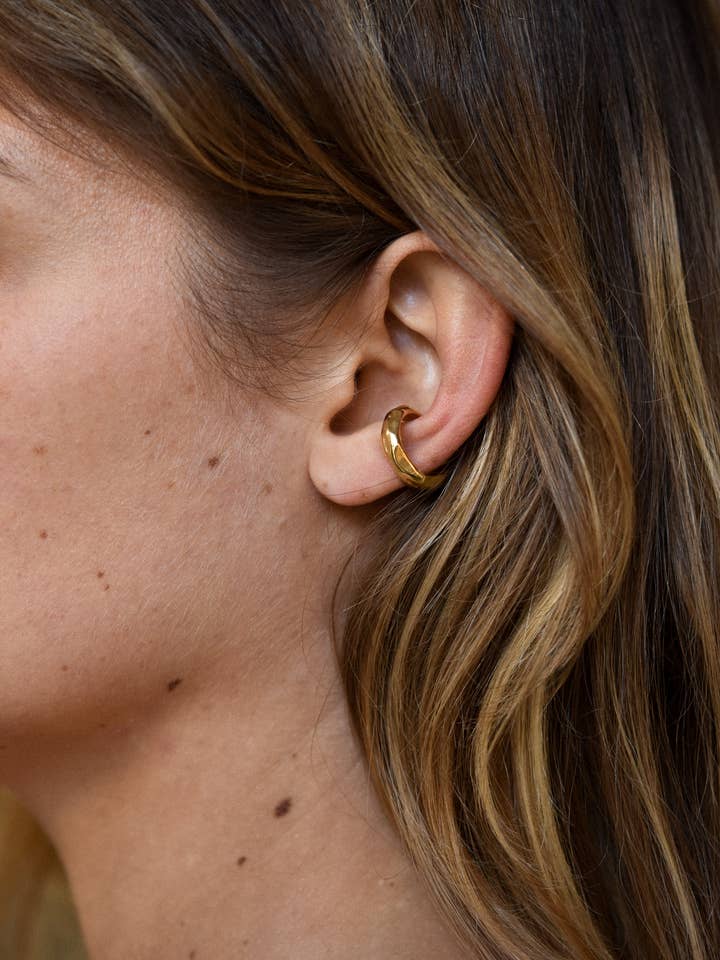 Øre-manchet Lith for engroshandel hos Judith Benita