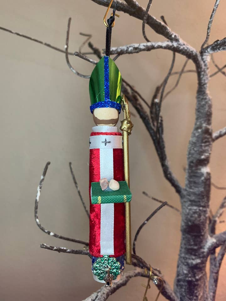 St. Liborius trædukkeornament for engroshandel hos Our Saint Family