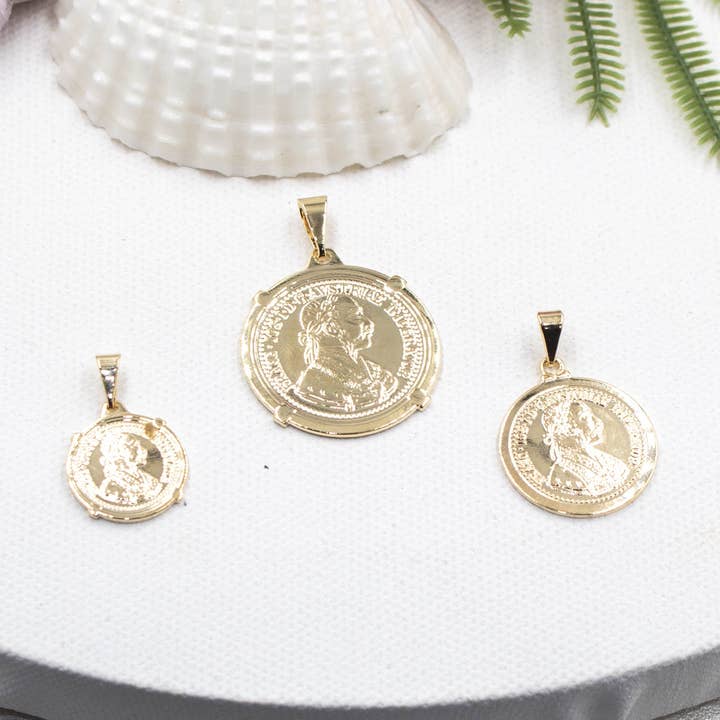 Ciondolo medaglione moneta alla moda, moneta austriaca diverse misure disponibili per la vendita all'ingrosso da parte di Cherie by Cherie