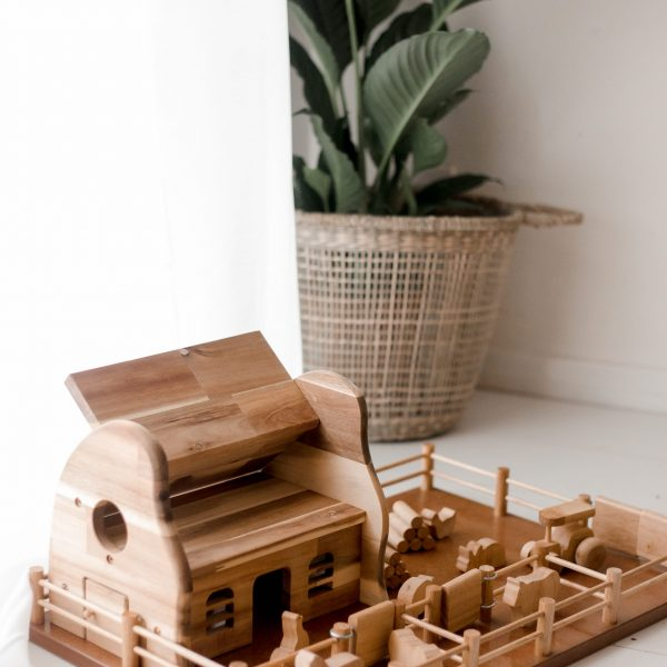 Q Toys - Wholesale Wood toy – Child - Farm Barn Wooden Play Set for Kids0