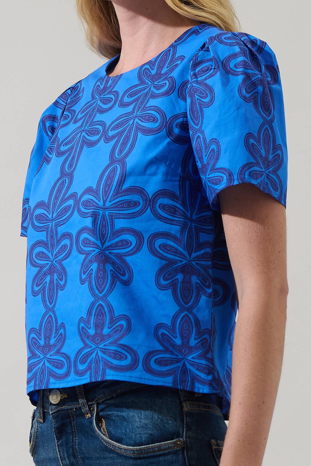 BLUE NAVY MUL Romery Abstract Tilma Short Sleeve Top for wholesale on Faire4