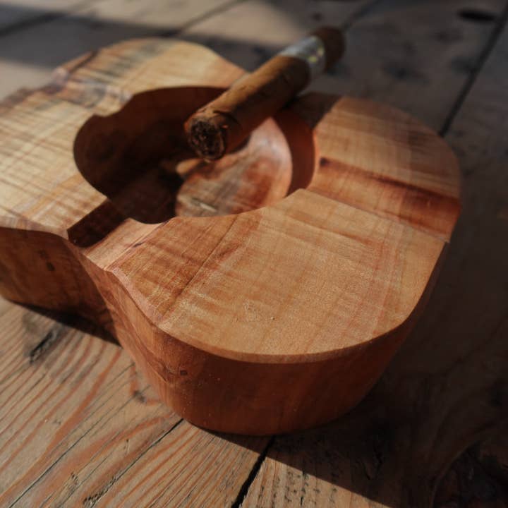 12192024AM2 Indiana Ambrosia Maple Cinzeiro de Charuto de 4 Dedos por atacado de The Gant Collective