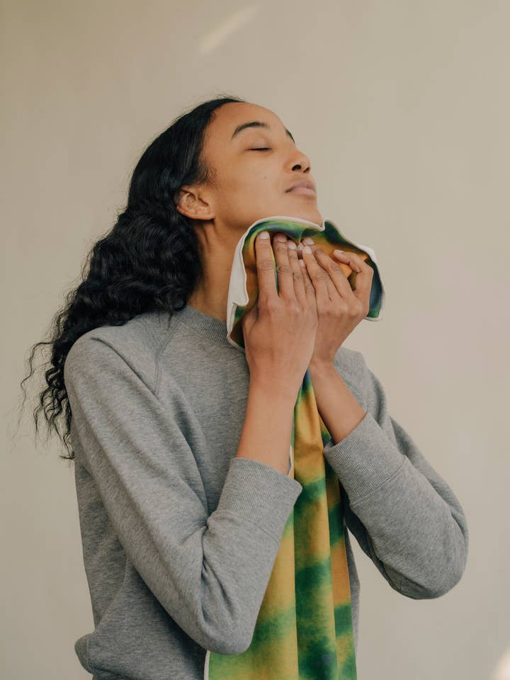 Green Spray002 - Hand 16x26.5in for wholesale by Arete Complete