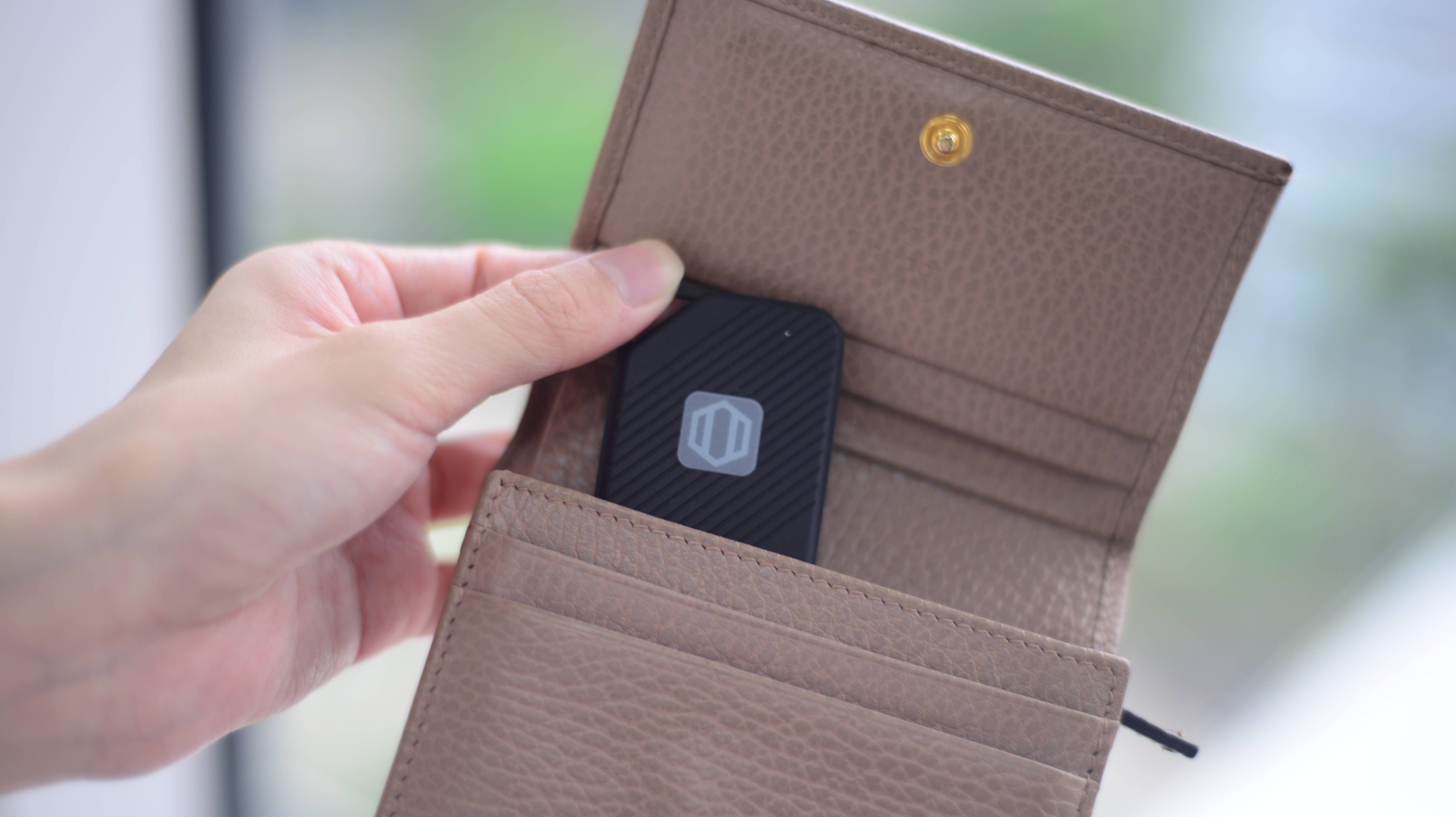 WAVEMOTION - Wholesale USB Flash Drive - Physical password manager to store your credentials3